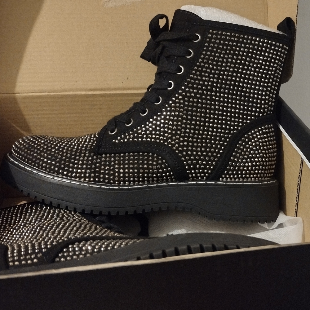 NEW STEVE MADDEN Studded Black Ankle Boots - Picture 5 of 7